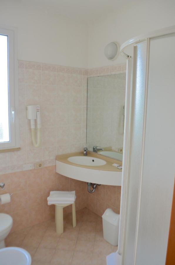 Hotel B&B Des Bains Milano Marittima Exteriör bild