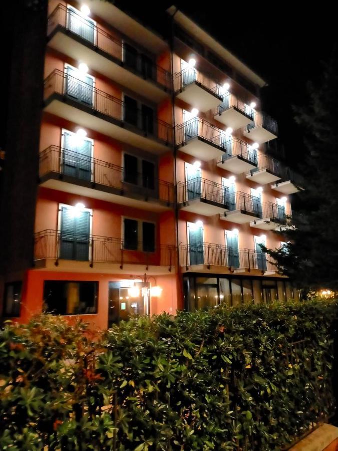 Hotel B&B Des Bains Milano Marittima Exteriör bild