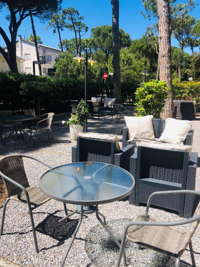 Hotel B&B Des Bains Milano Marittima Exteriör bild