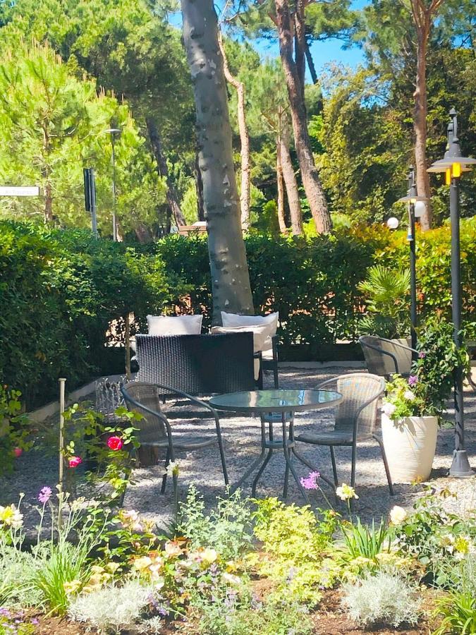 Hotel B&B Des Bains Milano Marittima Exteriör bild