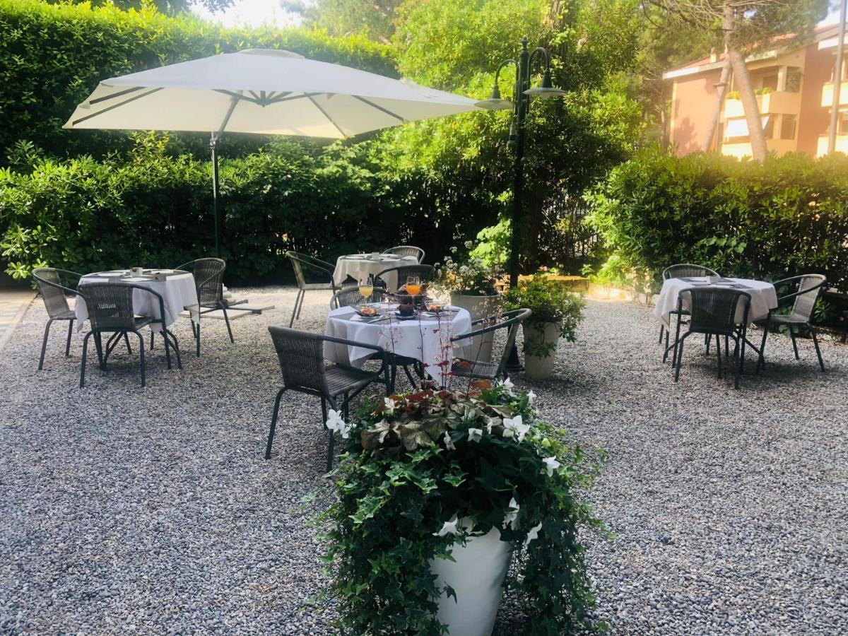 Hotel B&B Des Bains Milano Marittima Exteriör bild