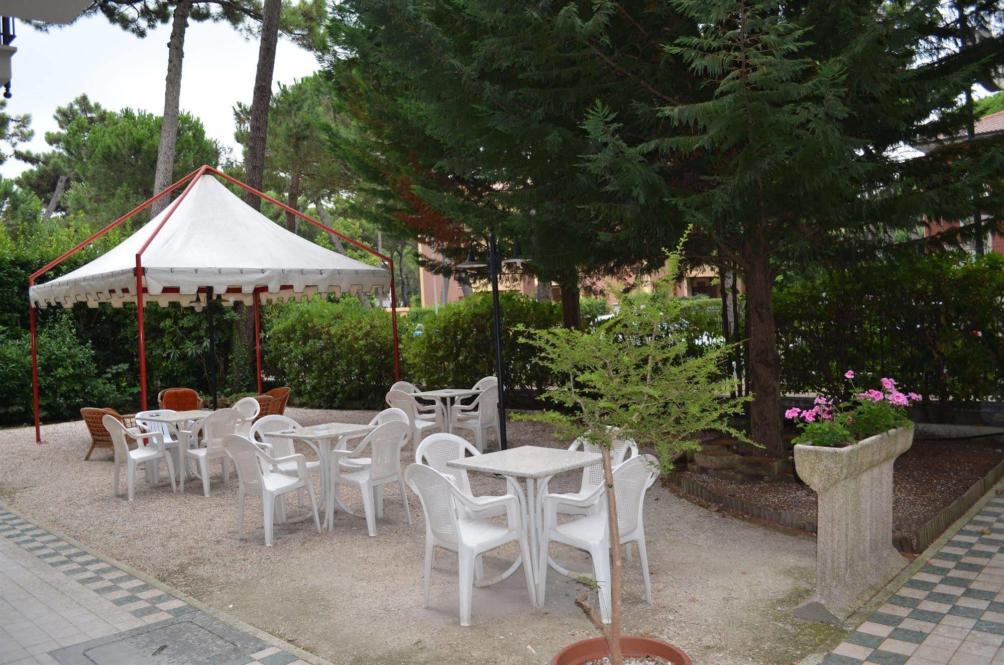 Hotel B&B Des Bains Milano Marittima Exteriör bild